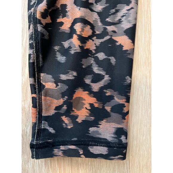 NWT Fabletics Ultra High Waisted Legging Wild Camo Coldweather Size S/6 - Picture 3 of 6